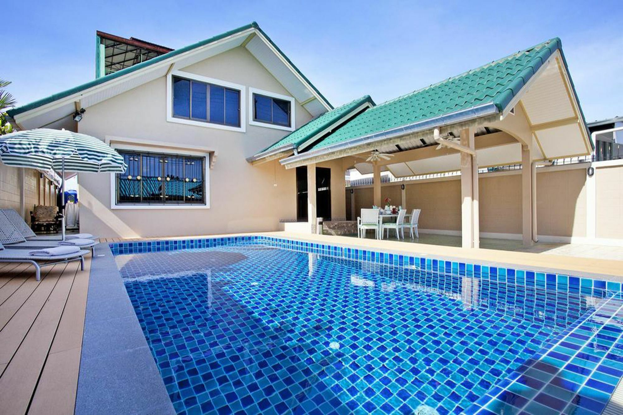 Pool Villa Tanzanite Near Walking Street Pattaya Exteriör bild